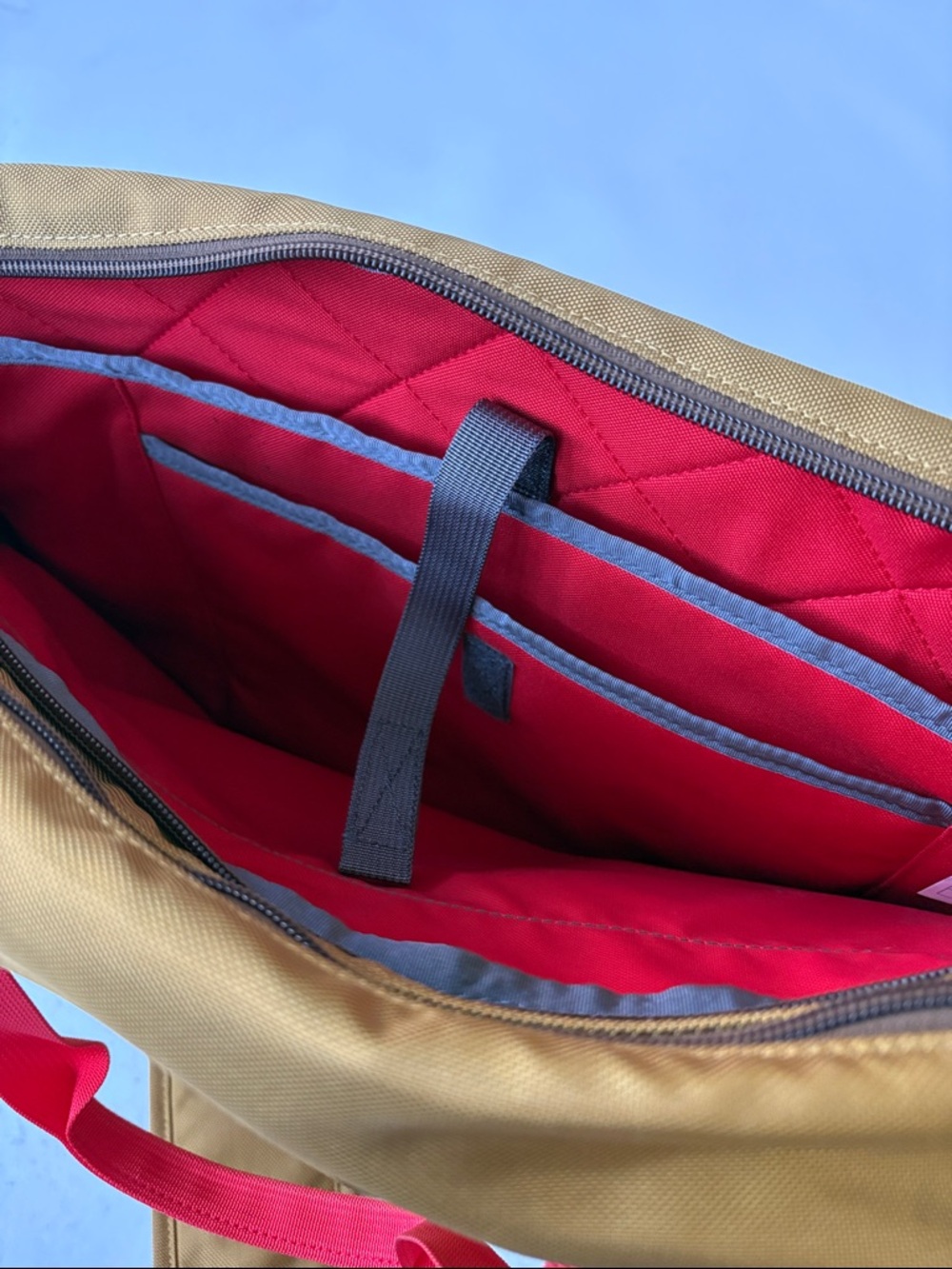 Patagonia laptop Bag in Mustard with Red Straps - Picture 8 of 12